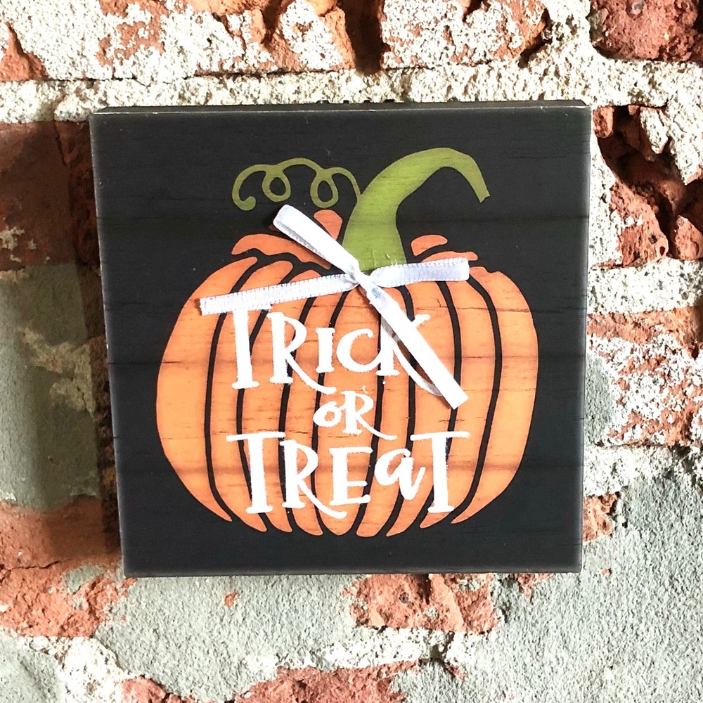Halloween “Trick or Treat” Sign • Fall Decor